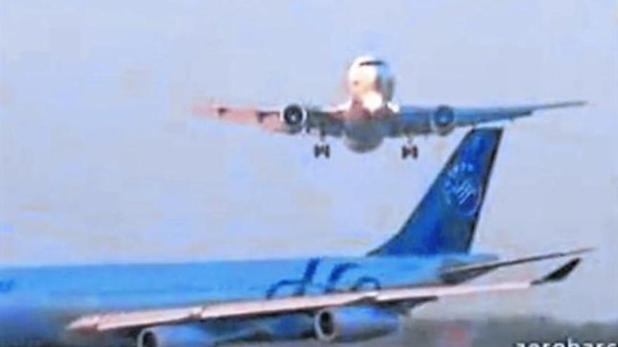 Impactante video de un avión que aterrizó de emergencia en Perú