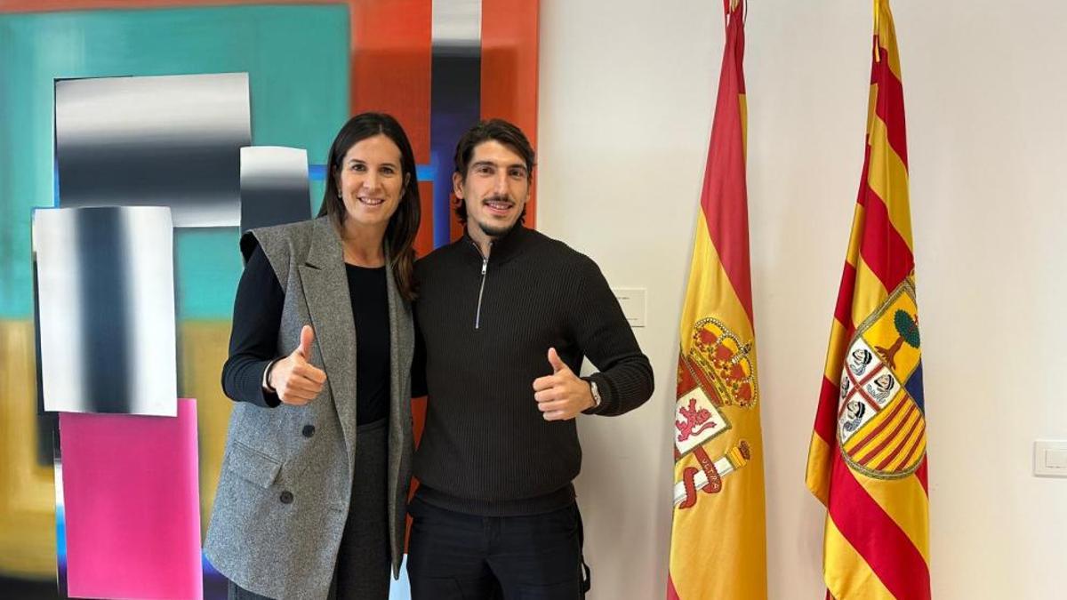 Cristina García, directora general de Deporte, posa junto a Juan Carlos Gimeno.