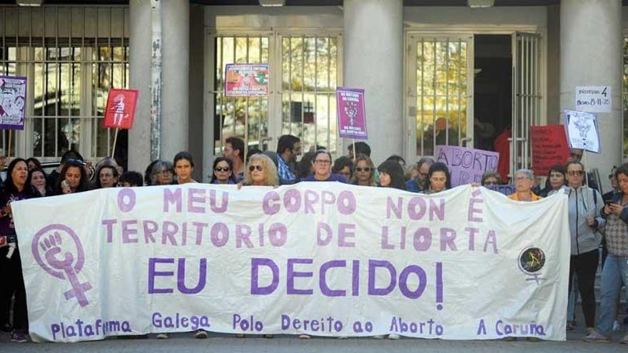 Protesta de la Plataforma da Coruña polo Dereito ao Aborto ante la Audiencia Provincial.