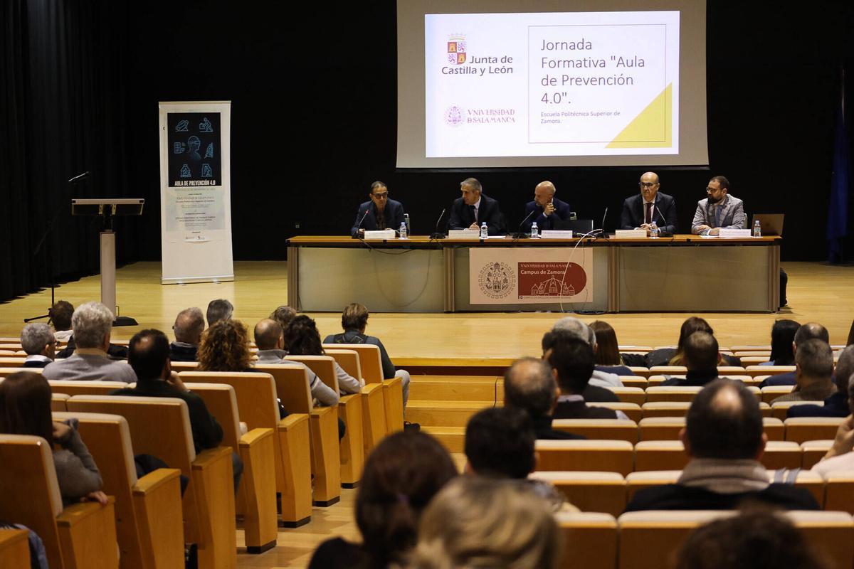 Zamora. La Escuela Politécnica Superior de Zamora (EPSZ) acoge una jornada gratuita en la que se presentarán nuevos desarrollos tecnológicos en prevención de riesgos laborales, orientados a mejorar de forma sustancial las condiciones de trabajo de los trabajadores. Los contenidos serán de interés tanto para estudiantes como para profesorado y personal técnico de la USAL
