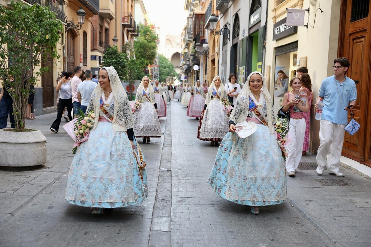 El barrio del Carmen saca en procesión a su patrona