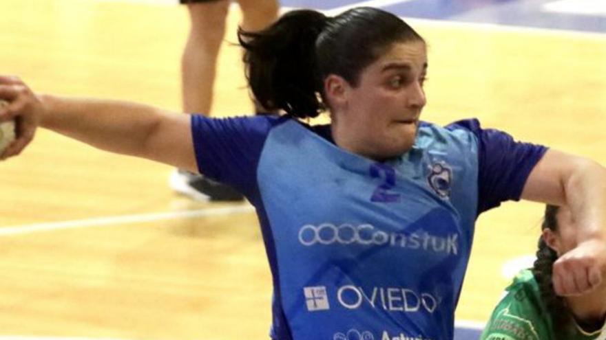 El Lobas Oviedo Balonmano Femenino pone la guinda a su regreso a la Liga Guerreras Iberdrola con Aida Palicio