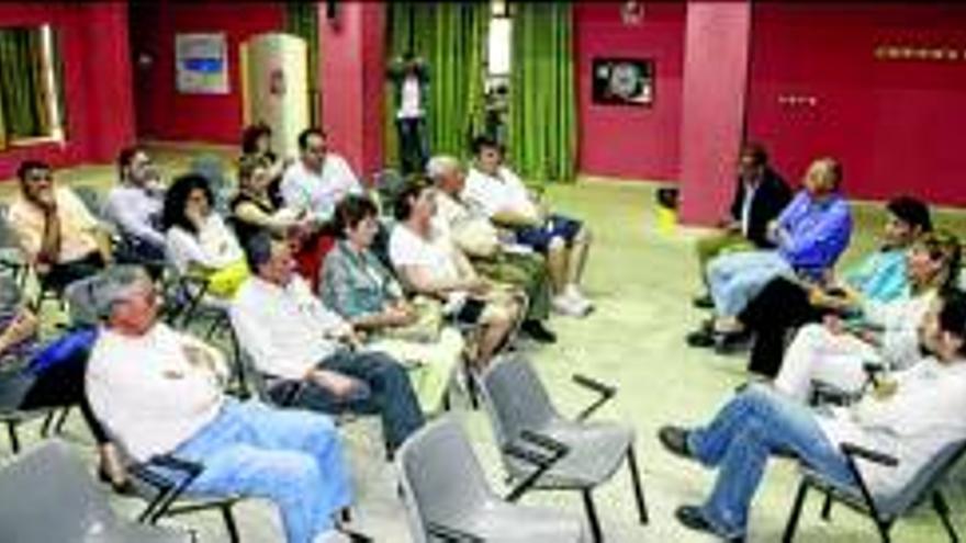 Encuentro del consistorio con los vecinos del sur