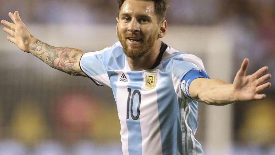 Messi celebra uno de los goles que anotó ante Panamá.