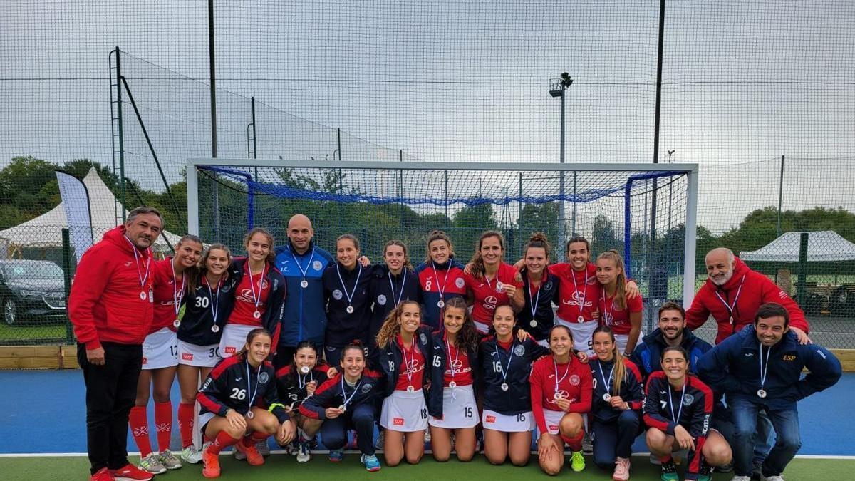 El Sanse Complutense de Lola Riera, con la medalla de subcampeonas