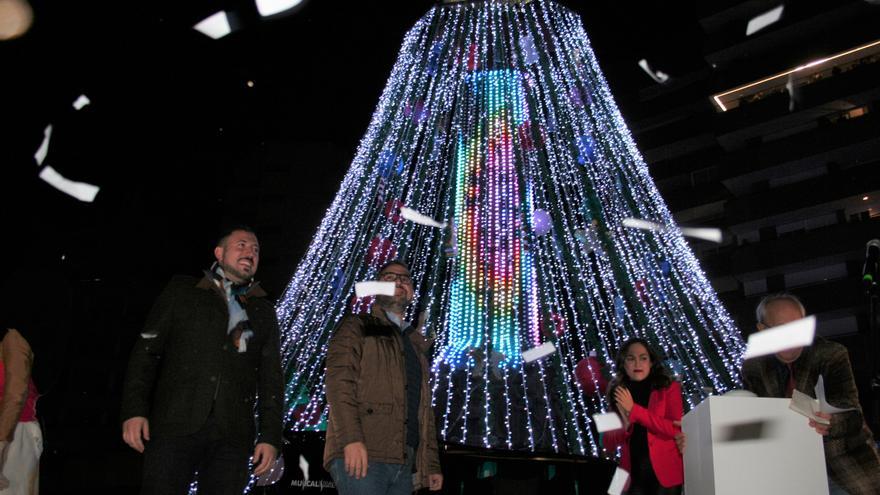 Doce mil personas en el encendido del árbol de Navidad de Lorca