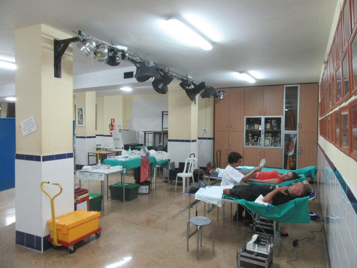 Sesión de donación de sangre en el casal de la falla Lauri Volpi.