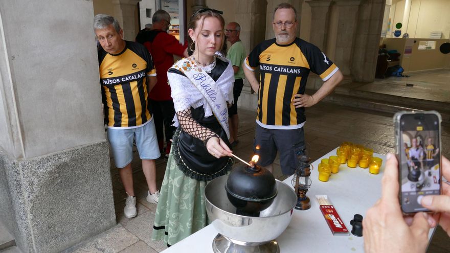 Figueres rep la Flama del Canigó i reparteix la llum de la catalanitat per tota la comarca