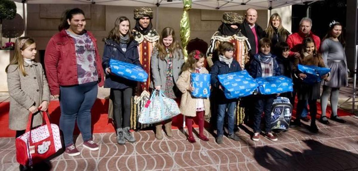 Xàtiva premia a once escolares en «Els Reis parlen en valencià»