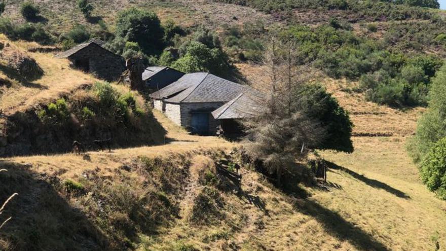 Empresarios y retornados se fijan en el rural de Galicia: 80 aldeas abandonadas compradas en 10 años