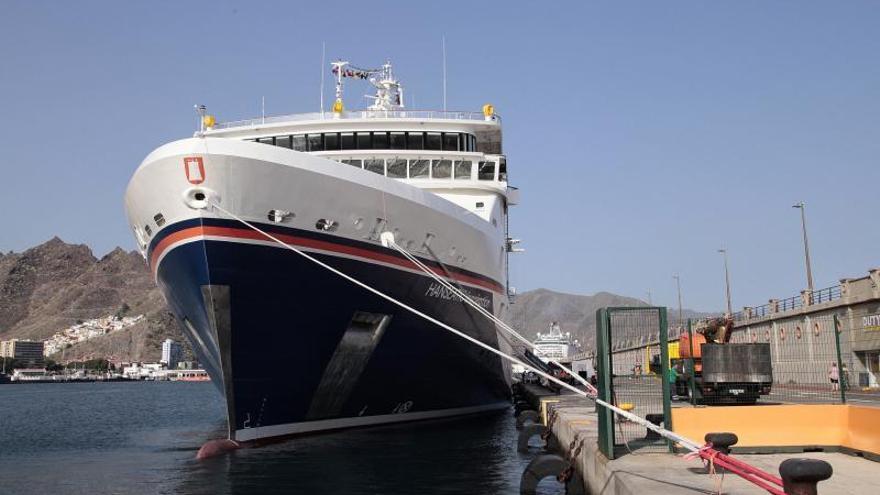 Cuatro cruceros en el puerto de Santa Cruz de Tenerife