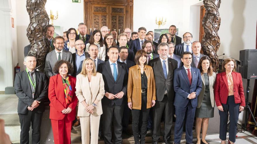 Representantes de los países que han participado en el encuentro celebrado este jueves en Granada.