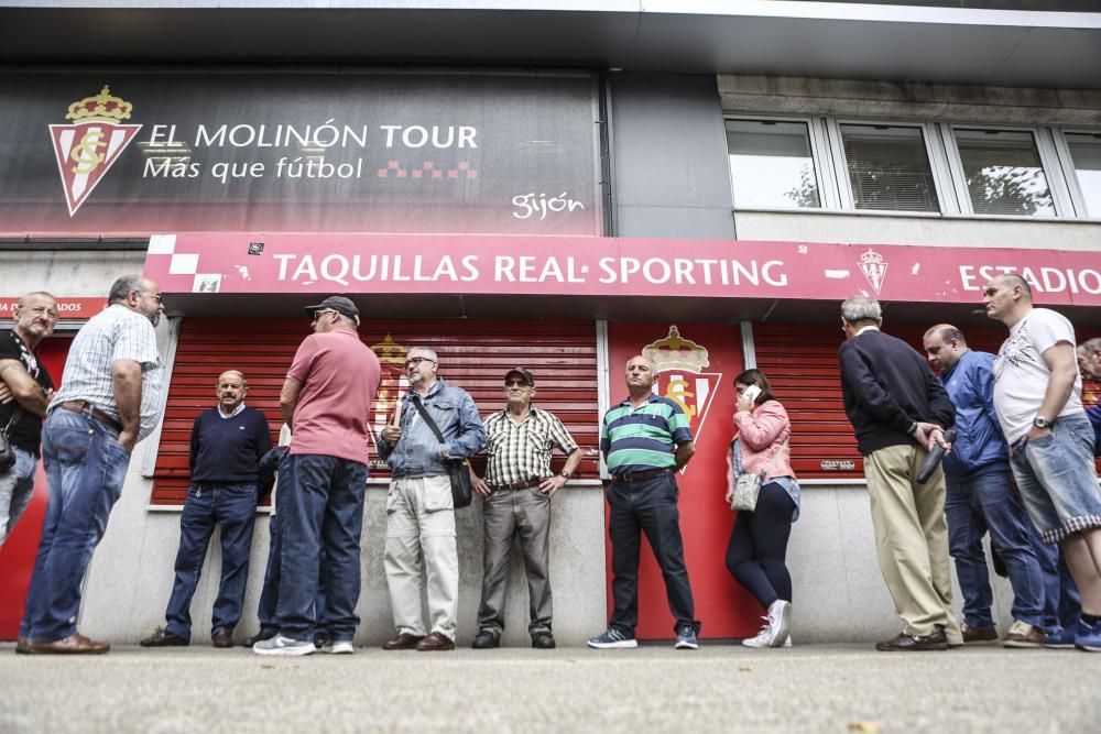 Primeros socios en renovar el abono del Sporting