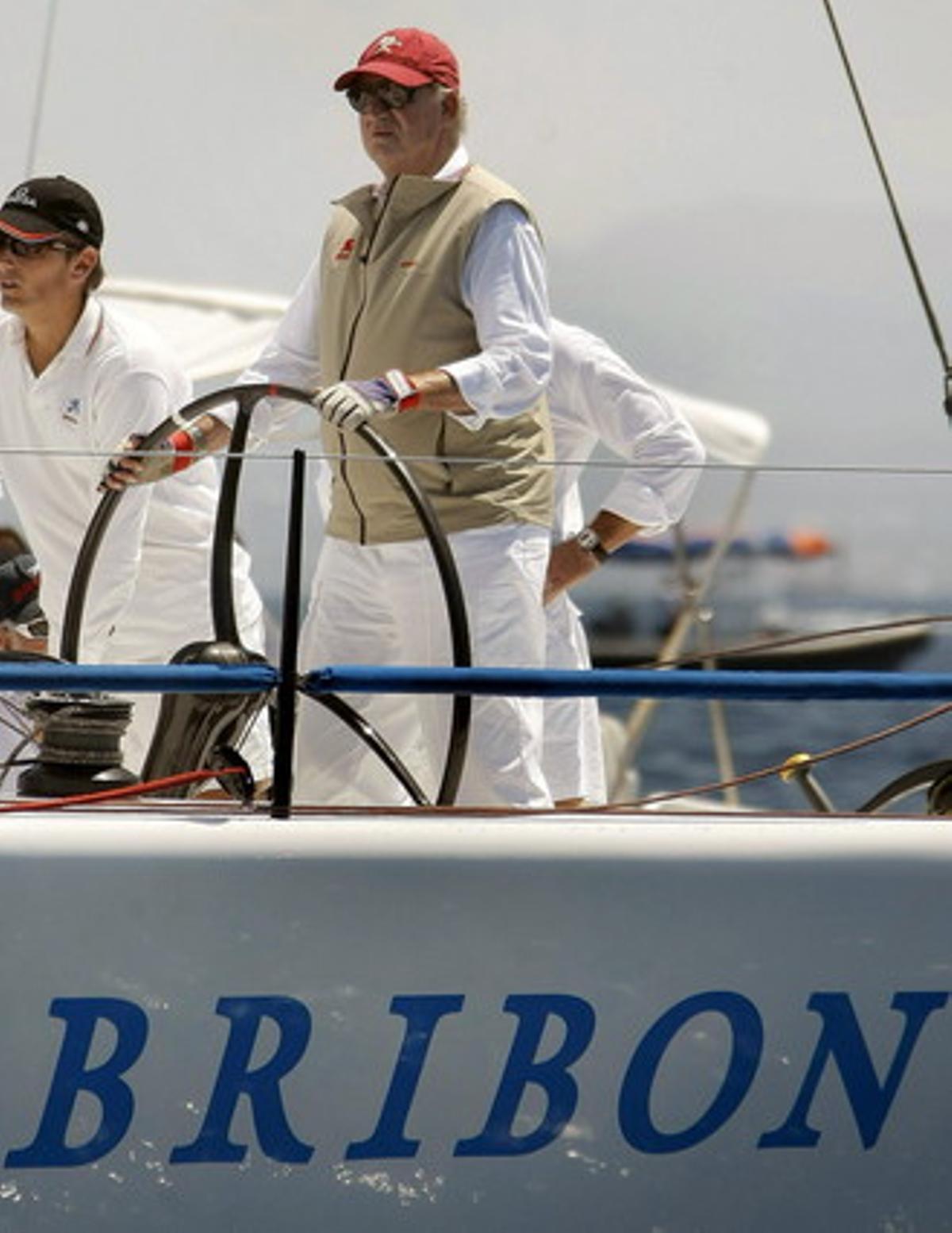 Joan Carles a la canya del ’Bribón’, el juliol del 2008, en aigües de Mallorca. Joan Carles a la canya del ’Bribón’, el juliol del 2008, en aigües de Mallorca.