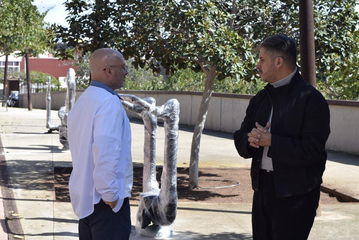 El edil Ángel Chinea y el alcalde de La Laguna, Luis Yeray Gutiérrez, visitan los primeros aparatos biosaludables instalados en el municipio.
