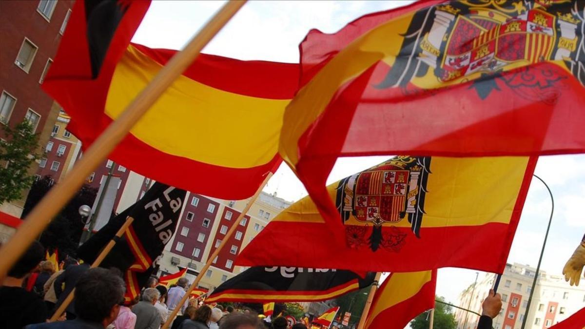 Unos manifestantes con banderas preconstitucionales en una imagen de archivo.