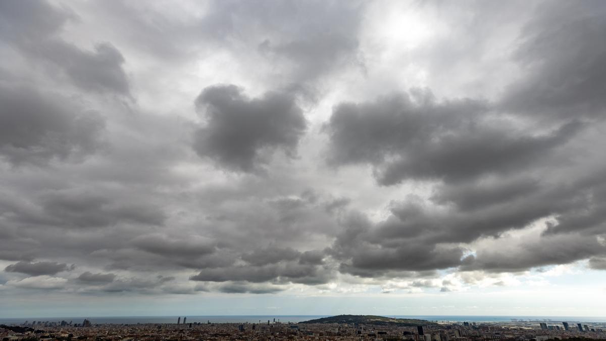 Nubes sobre Barcelona desde el mirador de Sarrià.