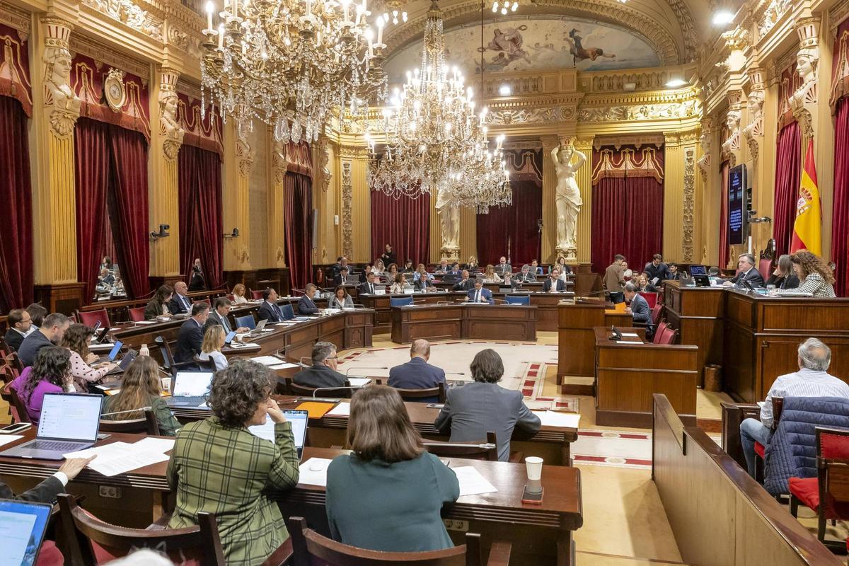 El Parlament está tramitando las enmiendas de PP y Vox