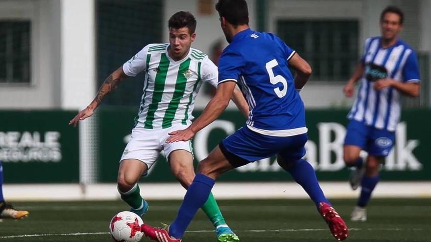 Aitor Ruibal en acción durante un partido con el Betis B esta pasada campaña.