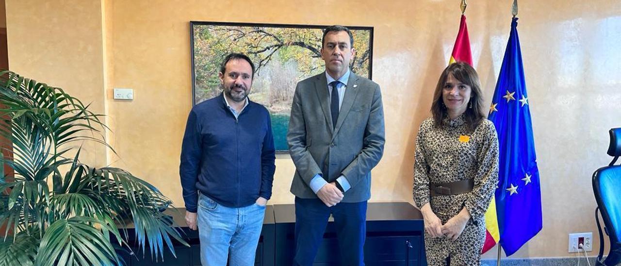 César Ramos, Antonio Yañez y Belén Fernández, este martes, en la sede de la Confederación Hidrográfica del Tajo.