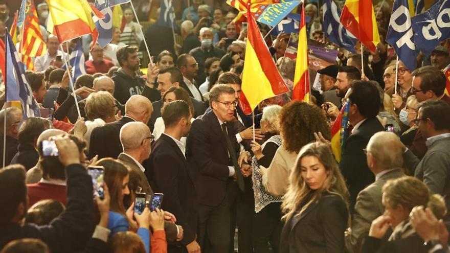 Feijóo pone en modo campaña al PP y tiende la mano al votante socialista: &quot;Aquí tienen su casa&quot;