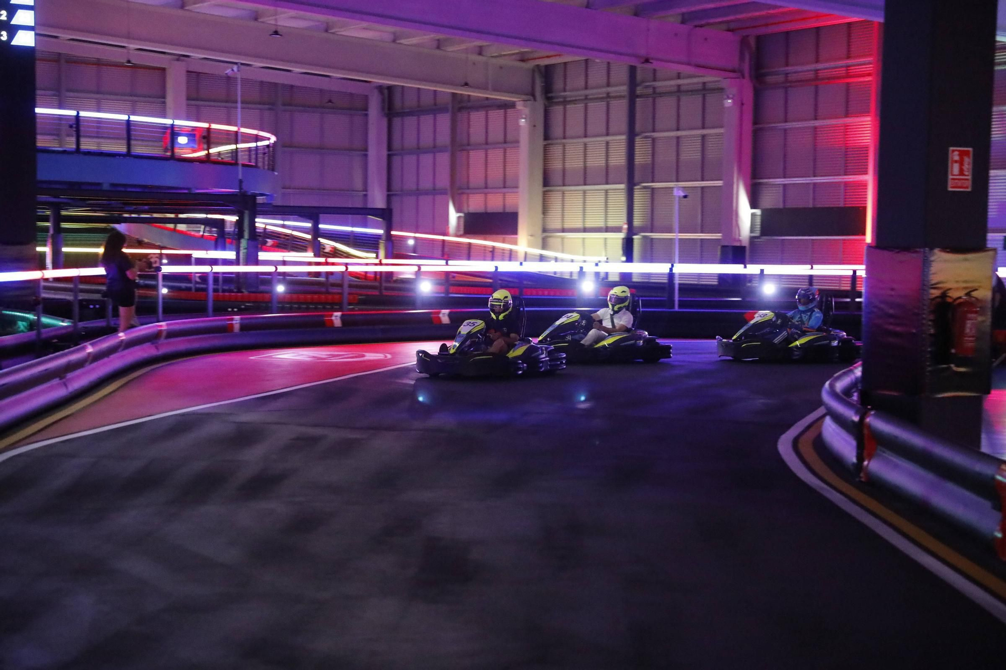 El piloto de Fórmula 1 Fernando Alonso presenta su nuevo circuito indoor de karting en La Morgal (Llanera)