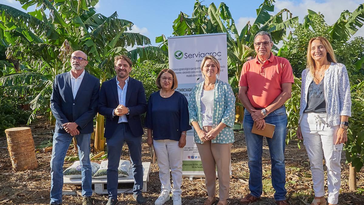 Representantes del sector público y privado implicados en el proyecto &#039;Comunidades Turísticas Circulares&#039;, en la finca Serviagroc de Guía de Isora.