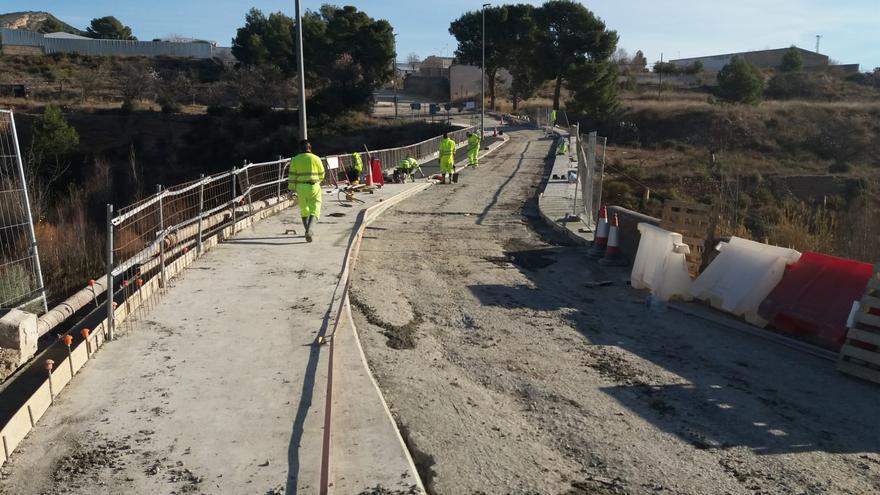 Las obras de mejora del puente de Villar del Arzobispo entran en su recta final