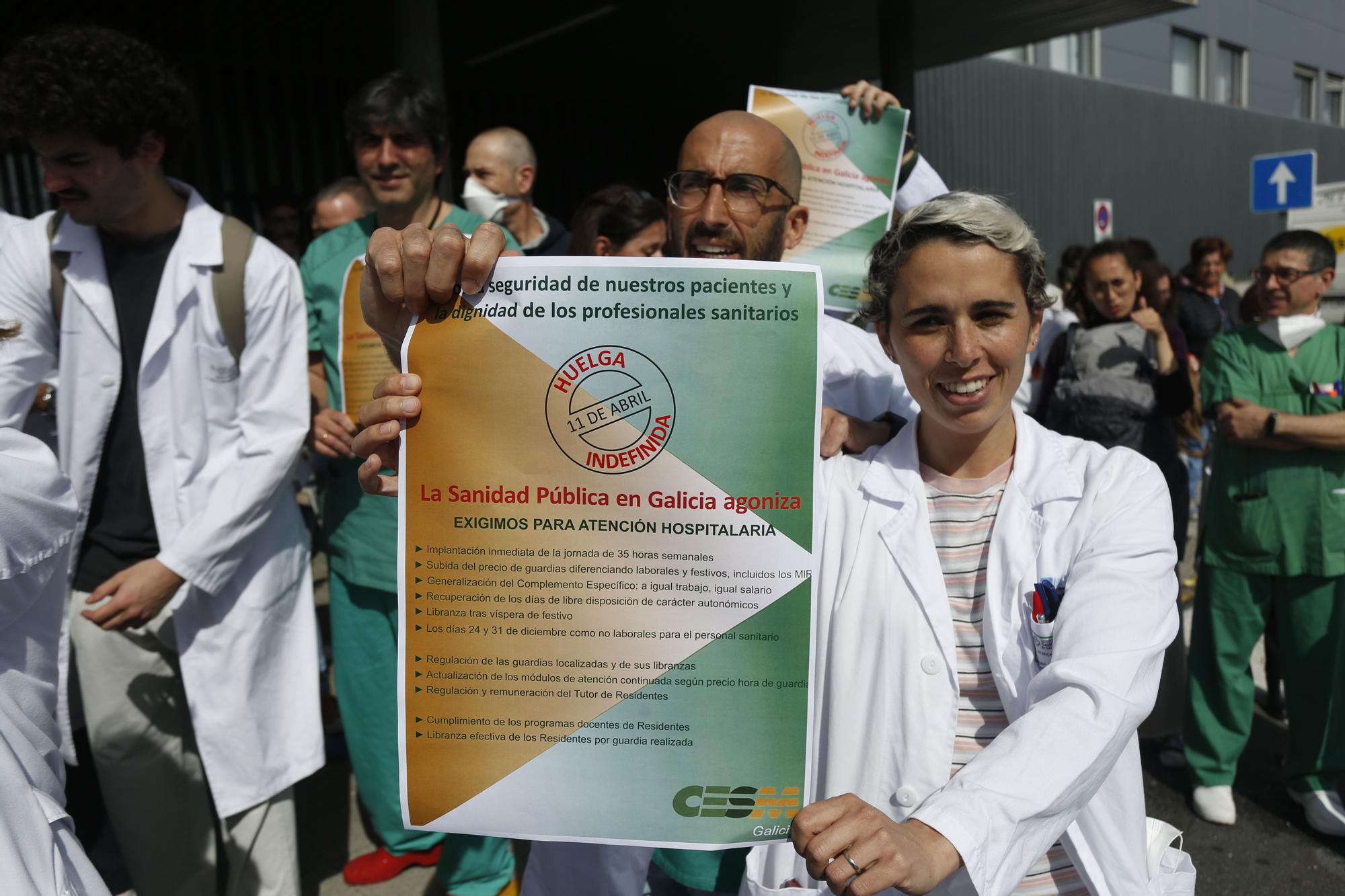 Huelga de médicos en Galicia: 200 facultativos protestan en A Coruña