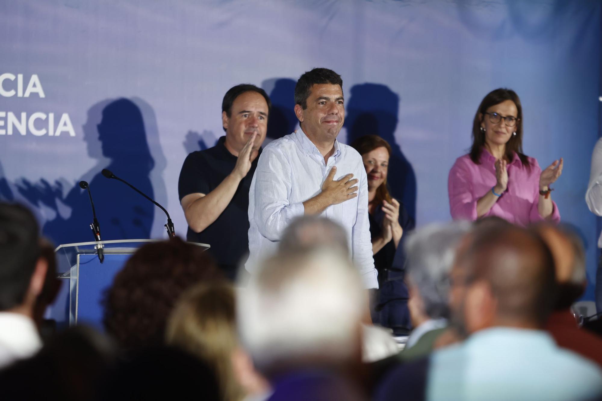 Mazón y el resto de la cúpula del PP en la junta provincial de los populares en Nàquera