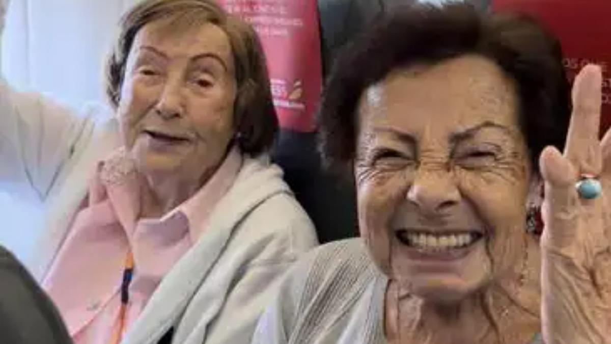 El sueño cumplido de dos abuelas que viajan por primera vez a Canarias