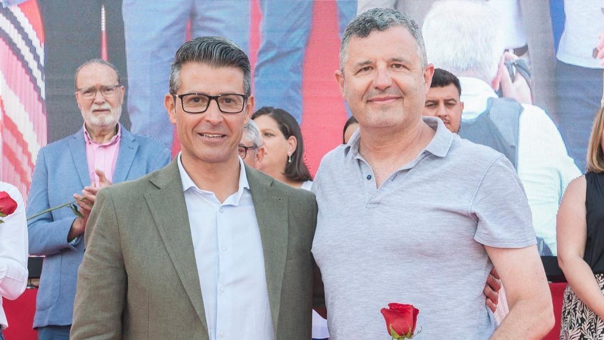 El concejal Pau Bosch con Toni González, en un acto del PSPV.