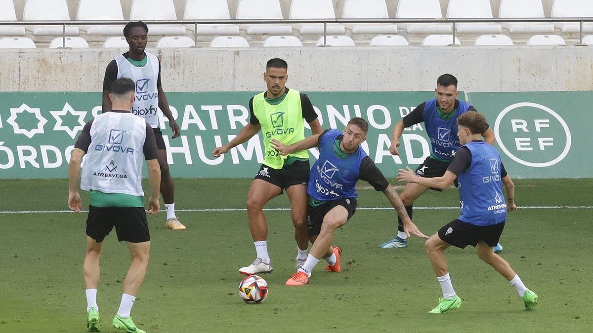 Entrenamiento del Córdoba CF realizado este sábado en El Arcángel, donde este domingo recibe a la Ponferradina.