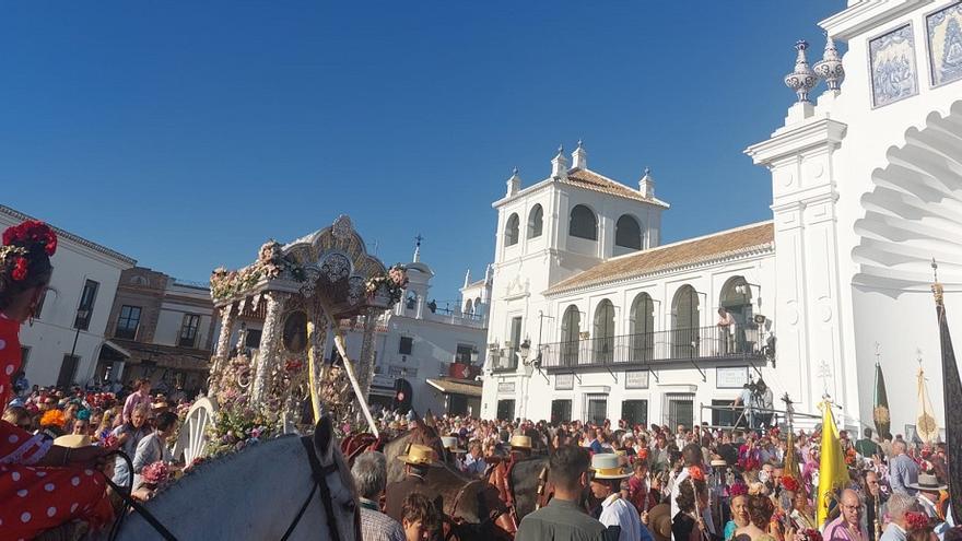 El Rocío de Córdoba se presenta ante la Blanca Paloma