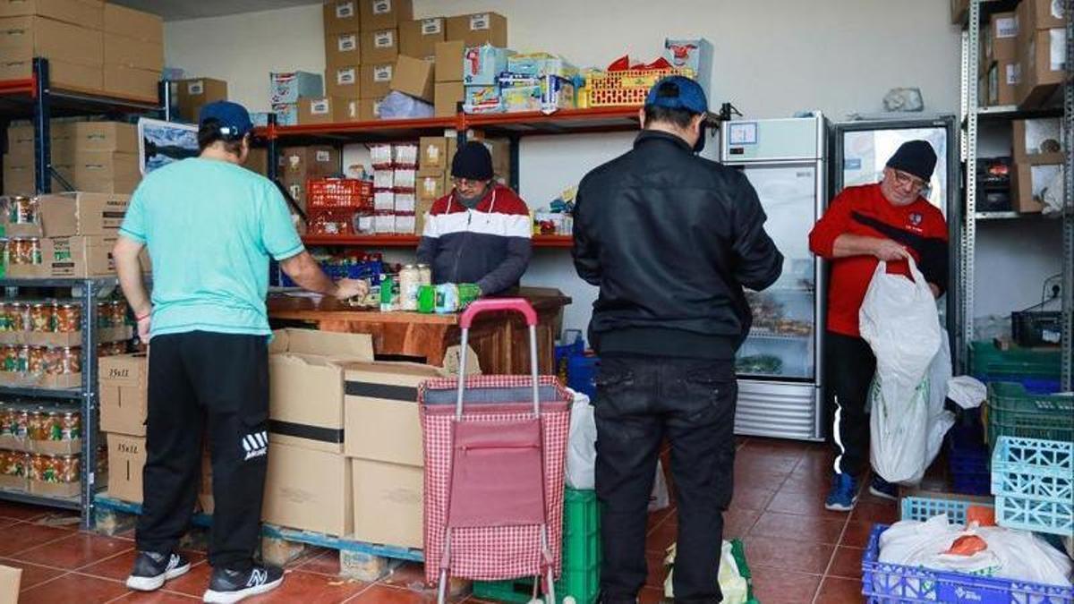 Cáritas Sant Antoni reparte alimentos