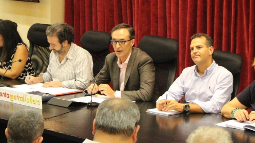 El pleno de la JCF reclama a Fuset que vuelva a presidir las reuniones