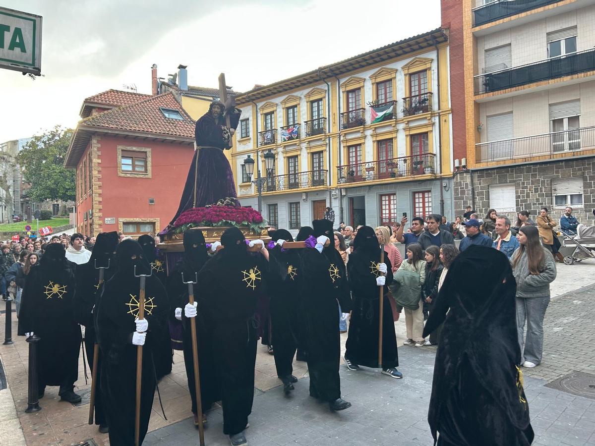 En Imágenes: La Procesión de los Nazarenos en Candás