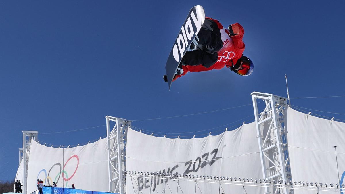 2022 Beijing Olympics - Snowboard - Men's and Women's Halfpipe Training - Genting Snow Park, Zhangjiakou, China - February 8, 2022. Queralt Castellet of Spain in action during training. REUTERS/Mike Blake