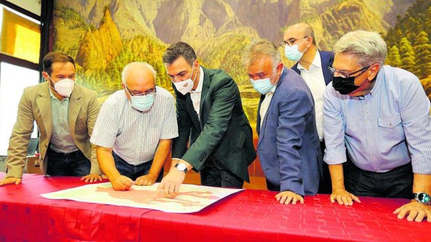 Sánchez anuncia exenciones fiscales en las ayudas para los damnificados por el volcán de La Palma
