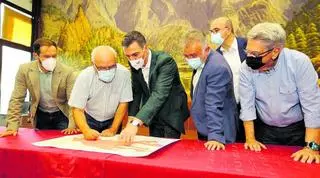 Sánchez anuncia exenciones fiscales en las ayudas para los damnificados por el volcán de La Palma