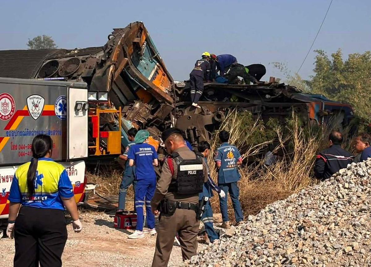 Al menos 22 muertos al caer una grúa sobre un tren en Tailandia