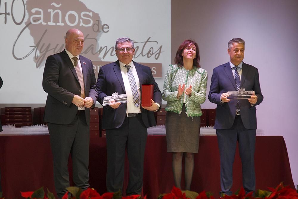 La Diputación rinde homenaje a los alcaldes y concejales de la Democracia