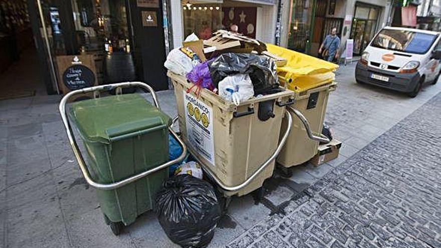 Contenedores de basura en San Andrés.