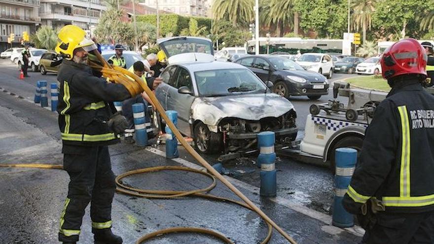 La rápida actuación de los bomberos ha impedido que el fuego se propagase.