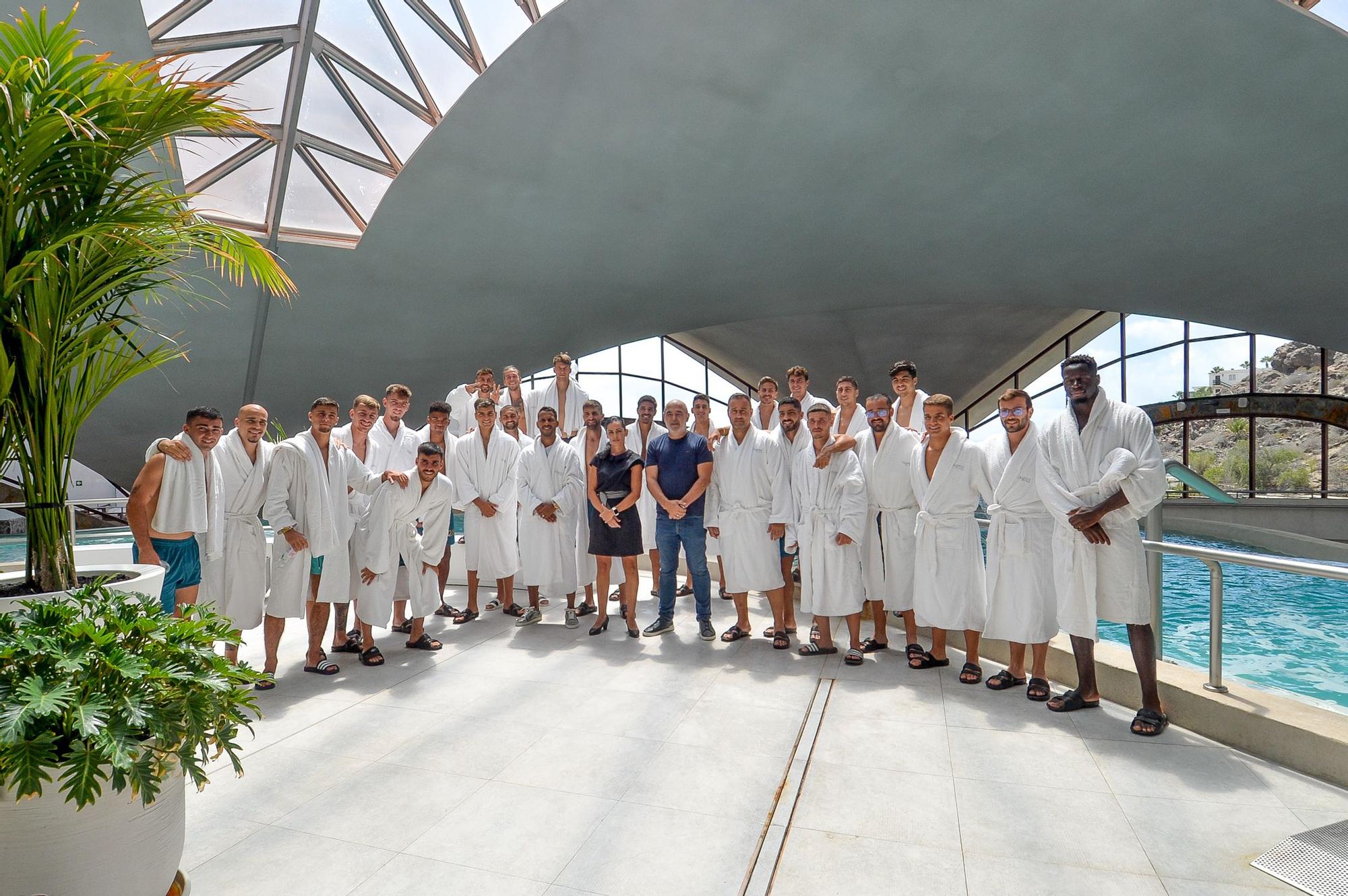 La plantilla de la UD Las Palmas en el Thalasso de Gloria Palace San Agustín