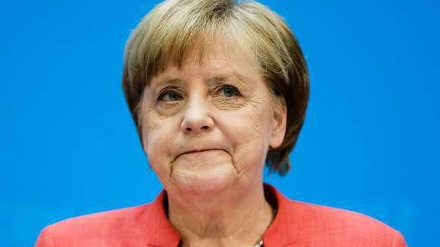 Merkel, ayer, en rueda de prensa tras reunirse con la cúpula de la CDU.