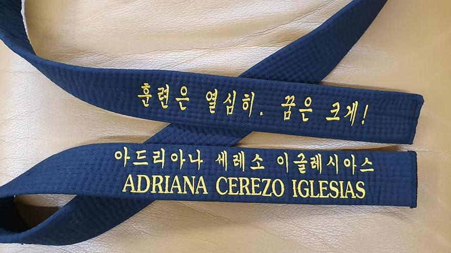 El cinturón de Adriana Cerezo
