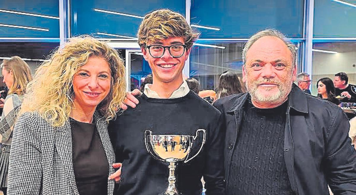 Carol Marí, Alejandro Nuñez y Manu Núñez.