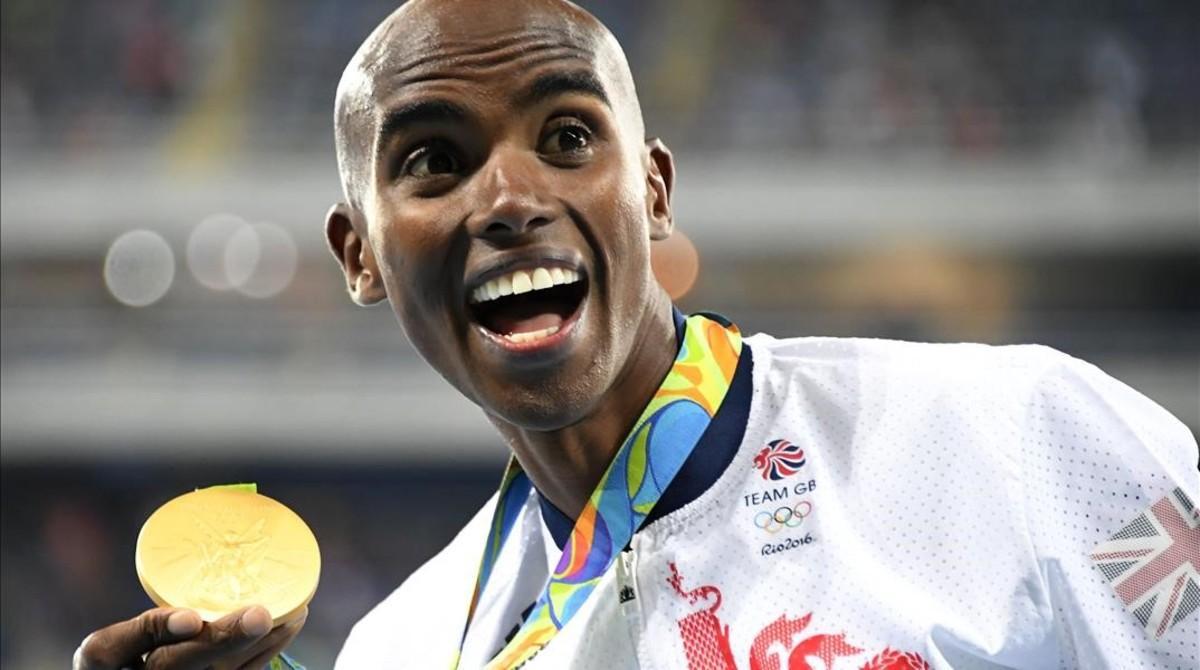 aguasch35110614 topshot   britain s mo farah poses with his gold medal on th160814203120