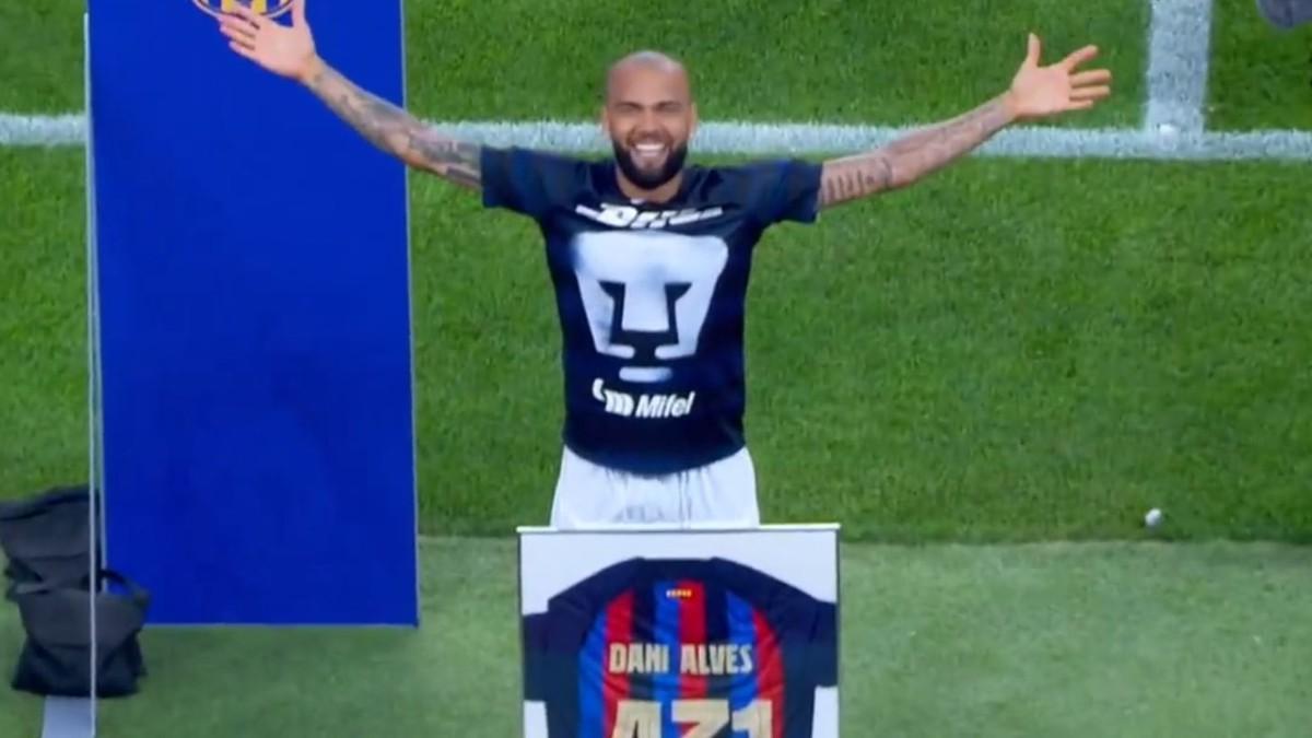 ¡Te queremos! el homenaje completo del Barça a Dani Alves antes del Gamper